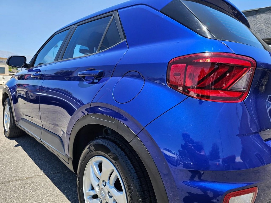 Hyundai Venue Vehicle Full-screen Gallery Image 12