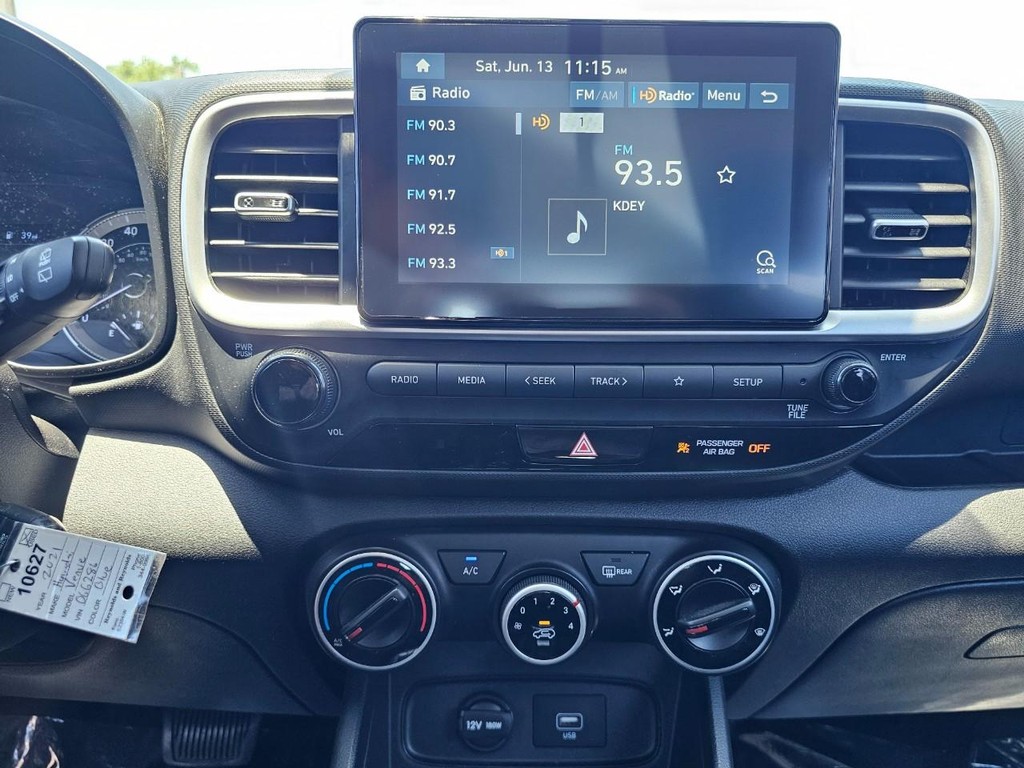Hyundai Venue Vehicle Full-screen Gallery Image 19