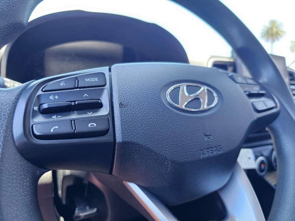 Hyundai Venue Vehicle Full-screen Gallery Image 21