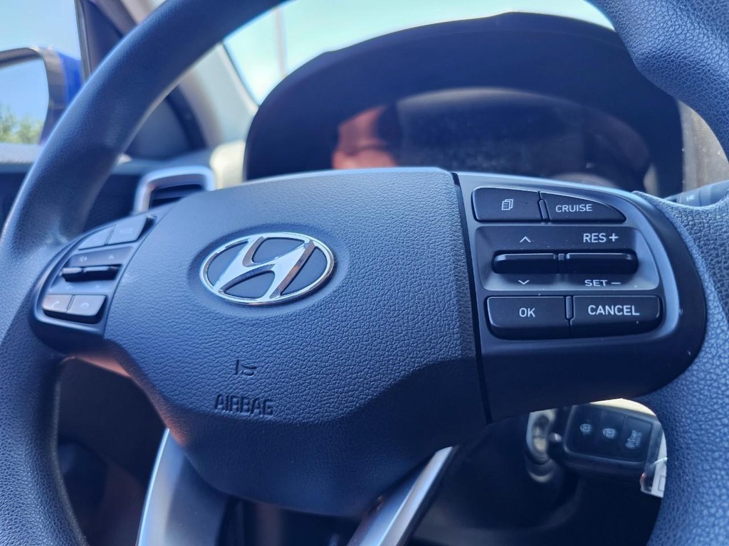 Hyundai Venue Vehicle Full-screen Gallery Image 22