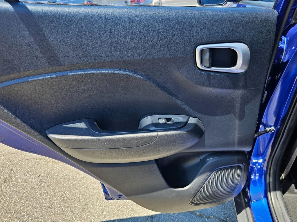 Hyundai Venue Vehicle Full-screen Gallery Image 23