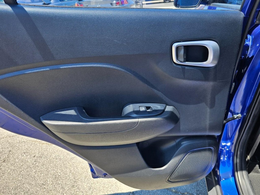 Hyundai Venue Vehicle Full-screen Gallery Image 24