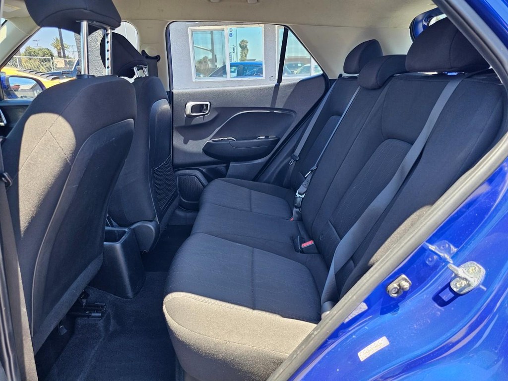 Hyundai Venue Vehicle Full-screen Gallery Image 25