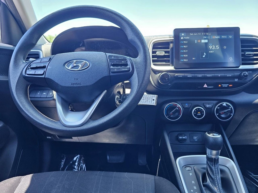 Hyundai Venue Vehicle Full-screen Gallery Image 27
