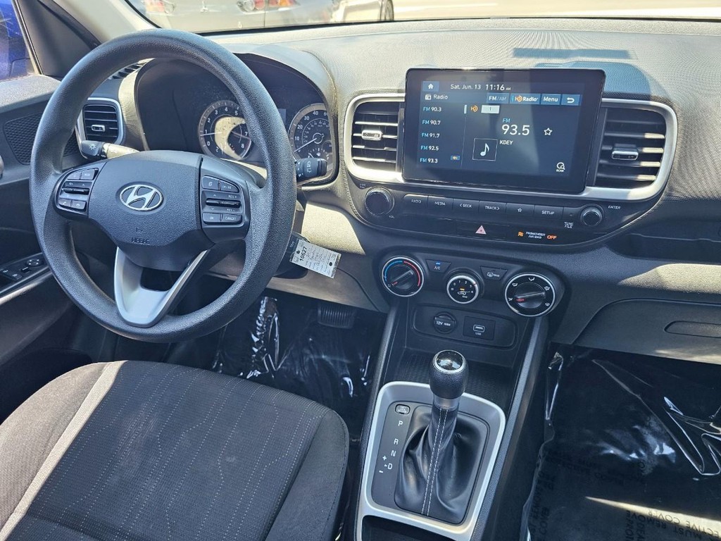Hyundai Venue Vehicle Full-screen Gallery Image 29