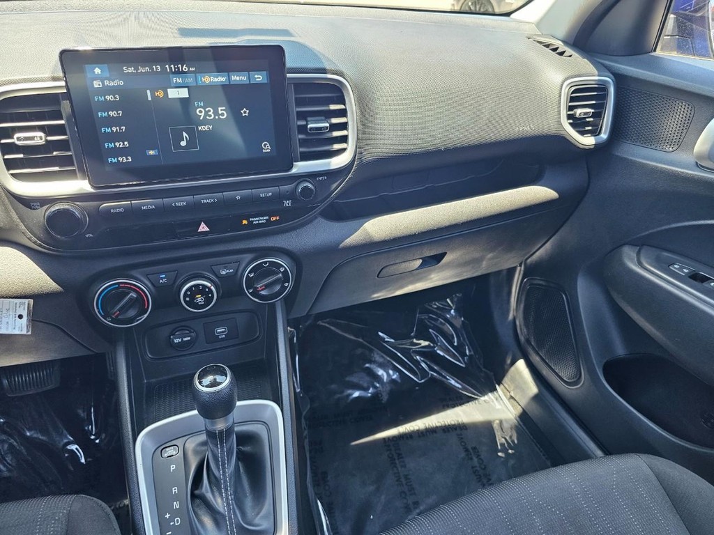 Hyundai Venue Vehicle Full-screen Gallery Image 30
