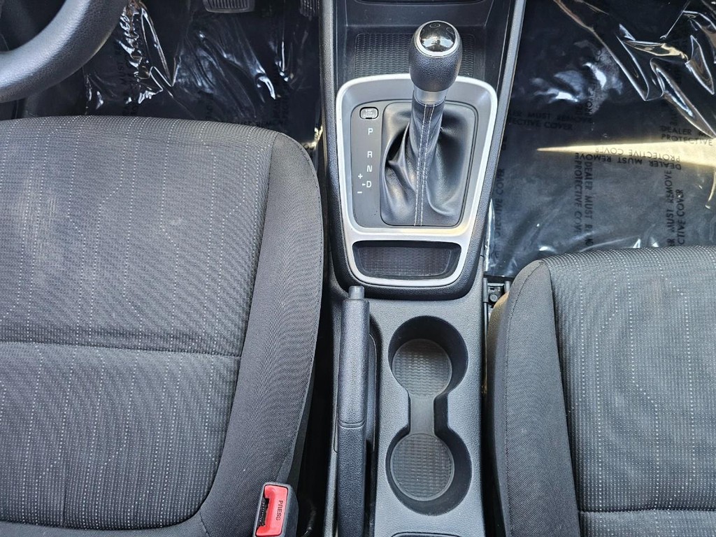 Hyundai Venue Vehicle Full-screen Gallery Image 31