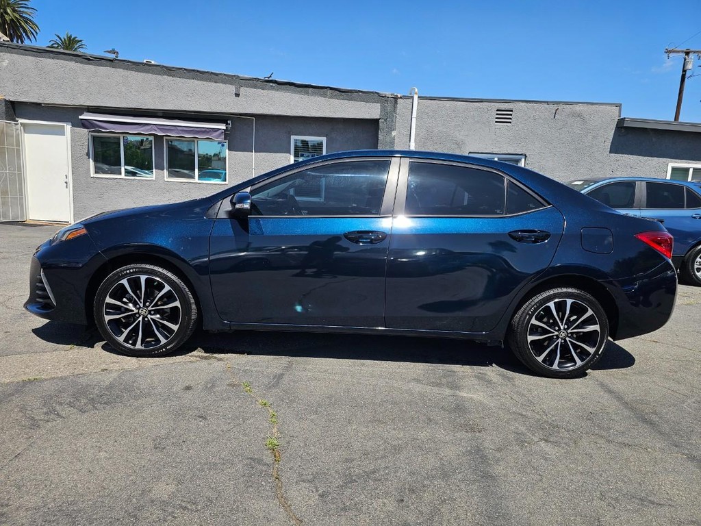 Toyota Corolla Vehicle Full-screen Gallery Image 2