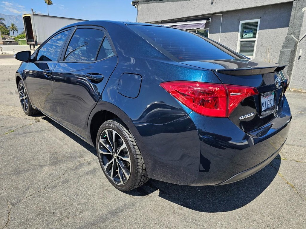 Toyota Corolla Vehicle Full-screen Gallery Image 3