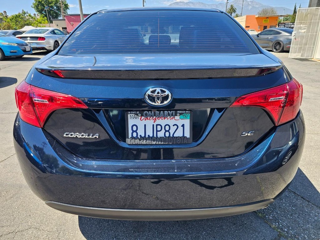 Toyota Corolla Vehicle Full-screen Gallery Image 4