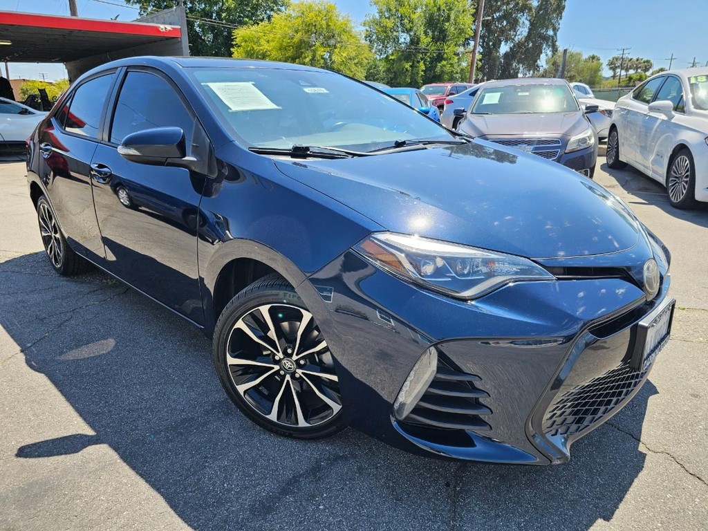 Toyota Corolla Vehicle Full-screen Gallery Image 7