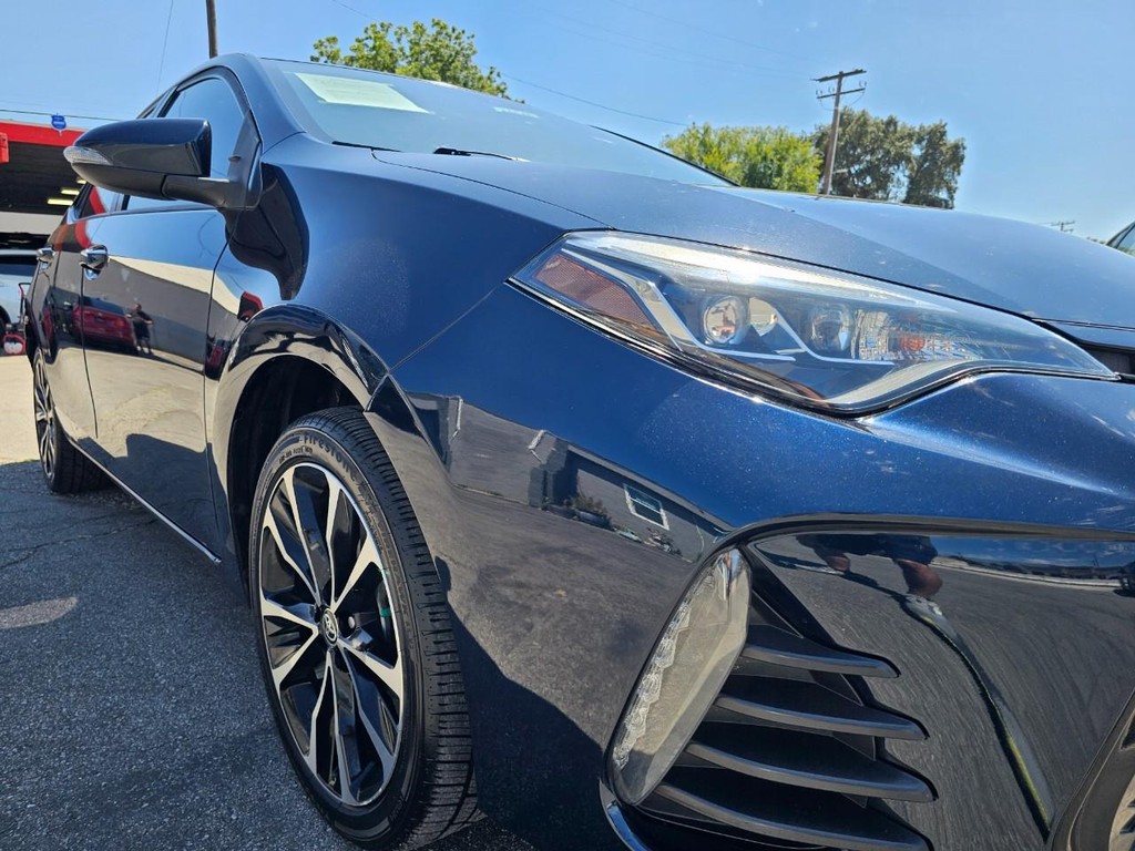 Toyota Corolla Vehicle Full-screen Gallery Image 9