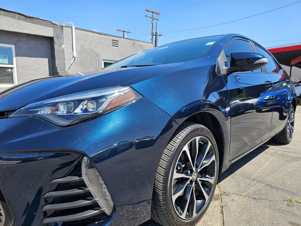 Toyota Corolla Vehicle Full-screen Gallery Image 10