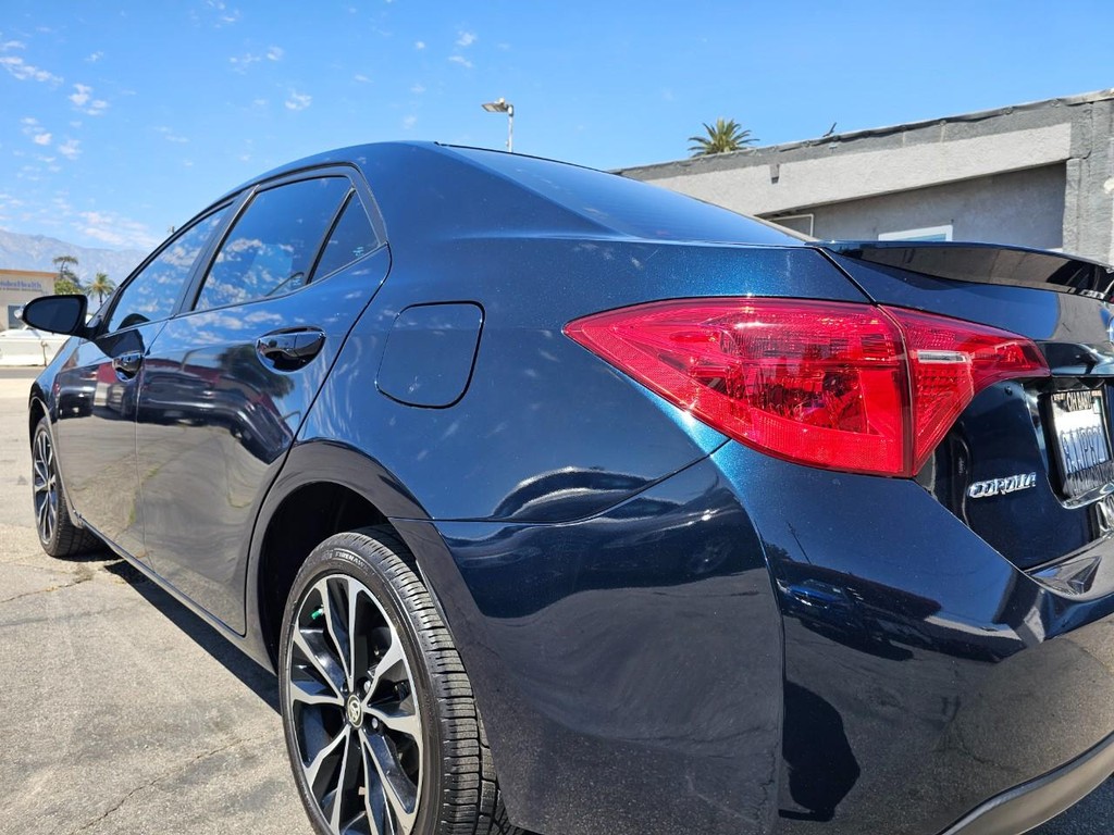 Toyota Corolla Vehicle Full-screen Gallery Image 11