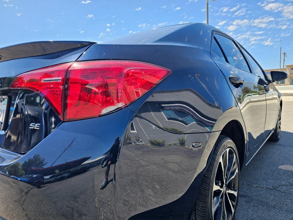 Toyota Corolla Vehicle Full-screen Gallery Image 12