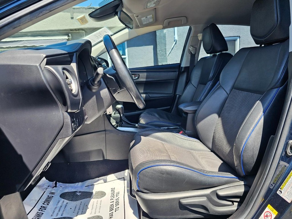 Toyota Corolla Vehicle Full-screen Gallery Image 17