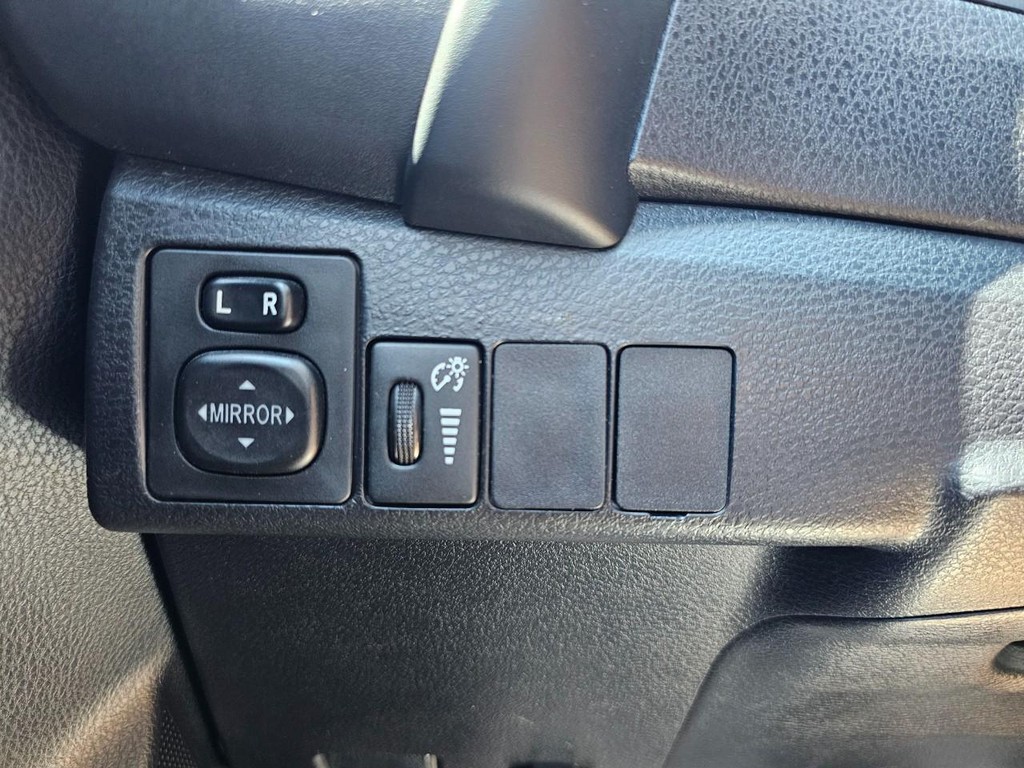 Toyota Corolla Vehicle Full-screen Gallery Image 18