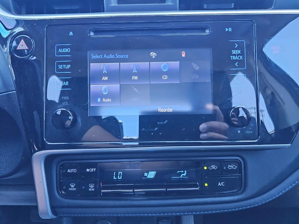 Toyota Corolla Vehicle Full-screen Gallery Image 22