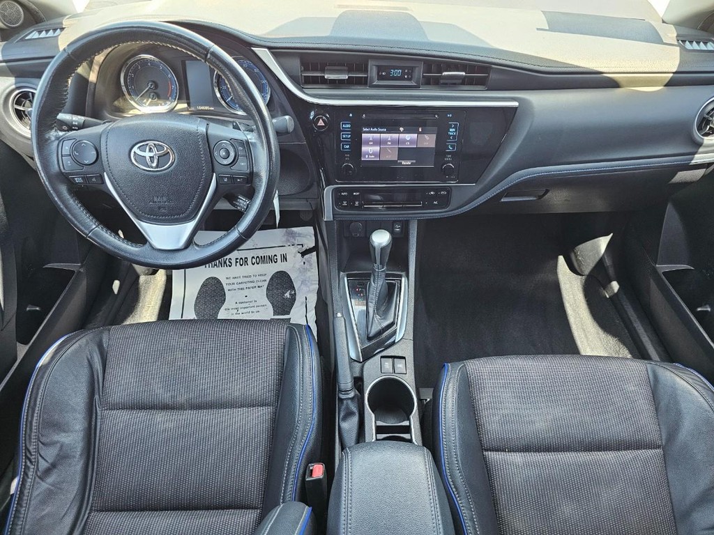 Toyota Corolla Vehicle Full-screen Gallery Image 26