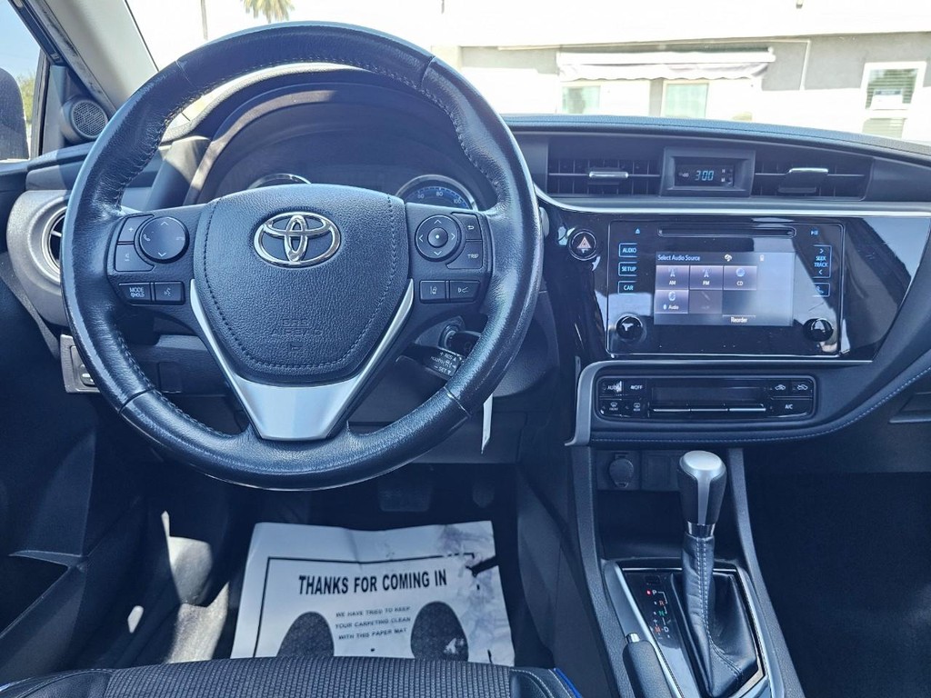 Toyota Corolla Vehicle Full-screen Gallery Image 27