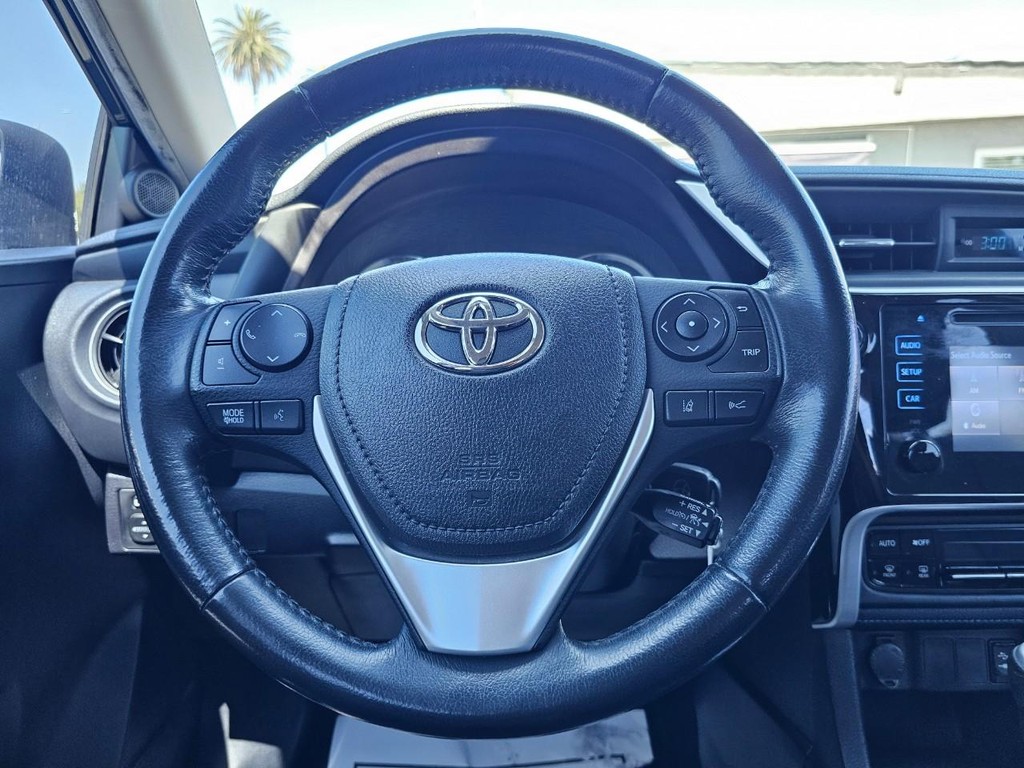 Toyota Corolla Vehicle Full-screen Gallery Image 28