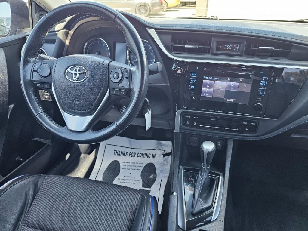 Toyota Corolla Vehicle Full-screen Gallery Image 29