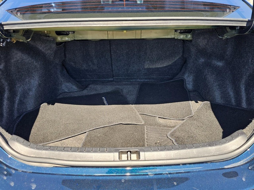 Toyota Corolla Vehicle Full-screen Gallery Image 33