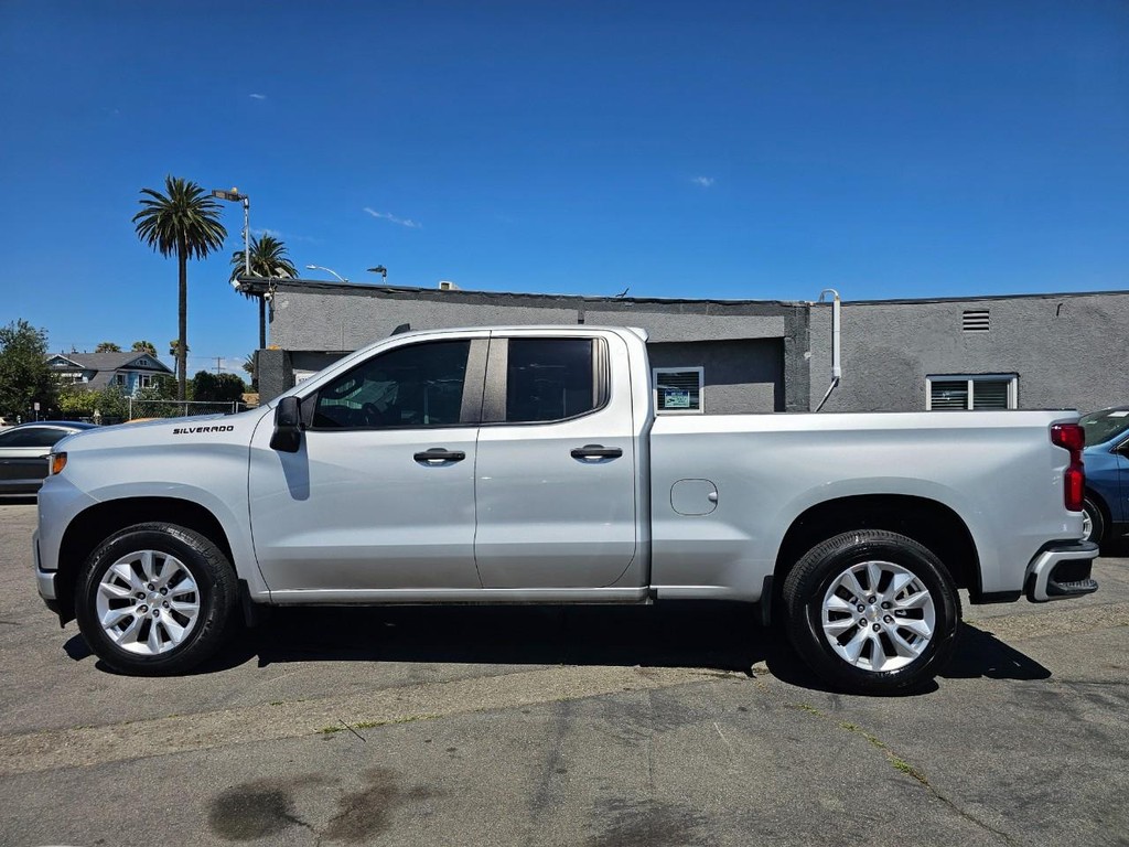 Chevrolet Silverado 1500 LTD Vehicle Full-screen Gallery Image 2