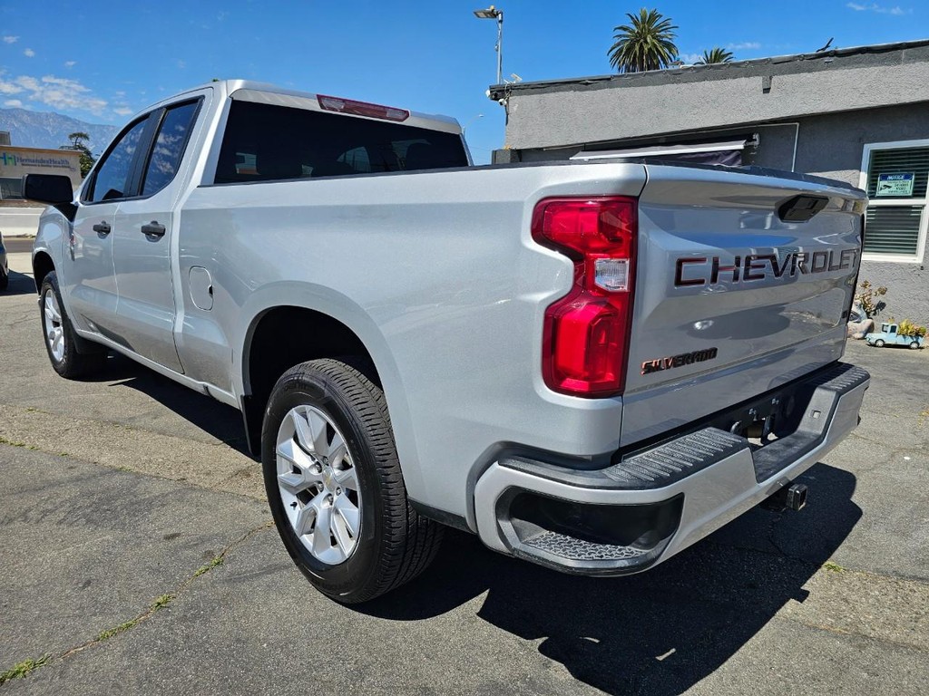 Chevrolet Silverado 1500 LTD Vehicle Full-screen Gallery Image 3