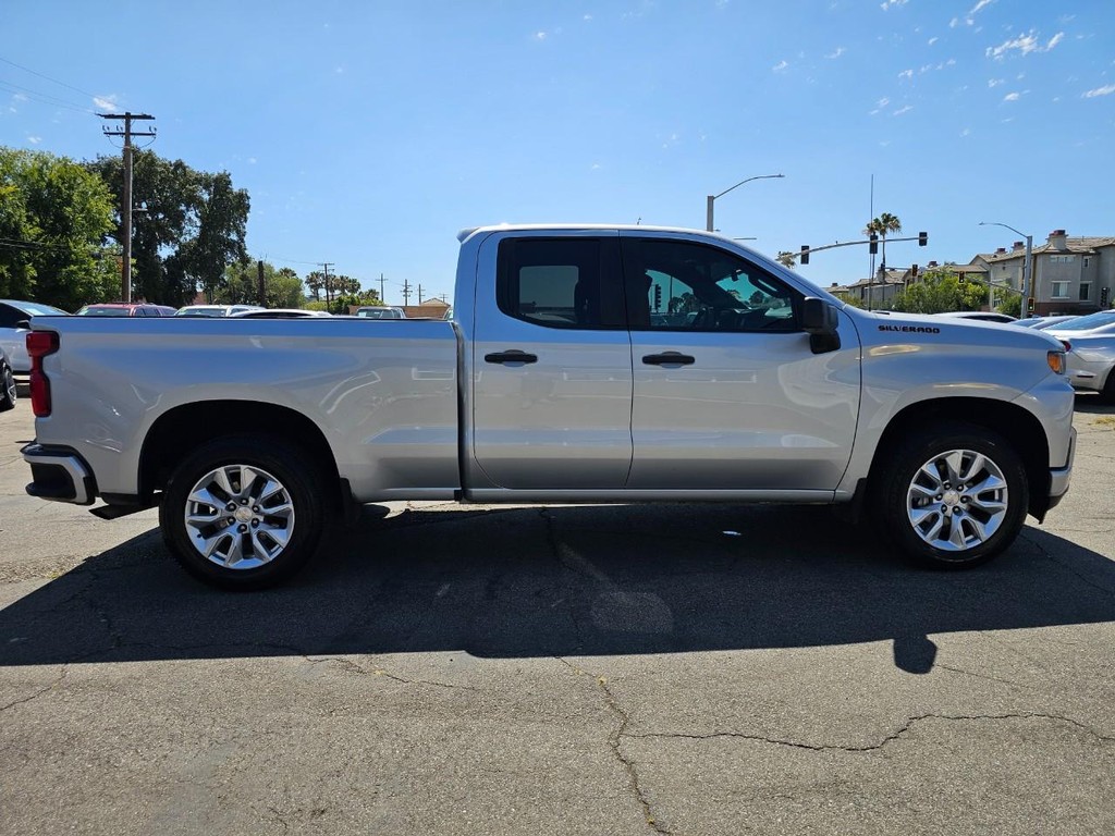 Chevrolet Silverado 1500 LTD Vehicle Full-screen Gallery Image 6