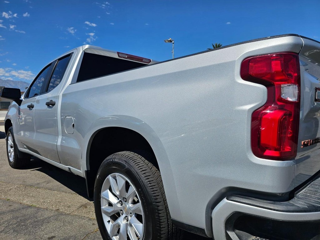 Chevrolet Silverado 1500 LTD Vehicle Full-screen Gallery Image 11