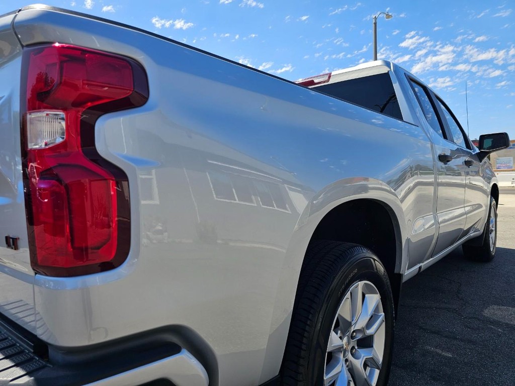 Chevrolet Silverado 1500 LTD Vehicle Full-screen Gallery Image 12