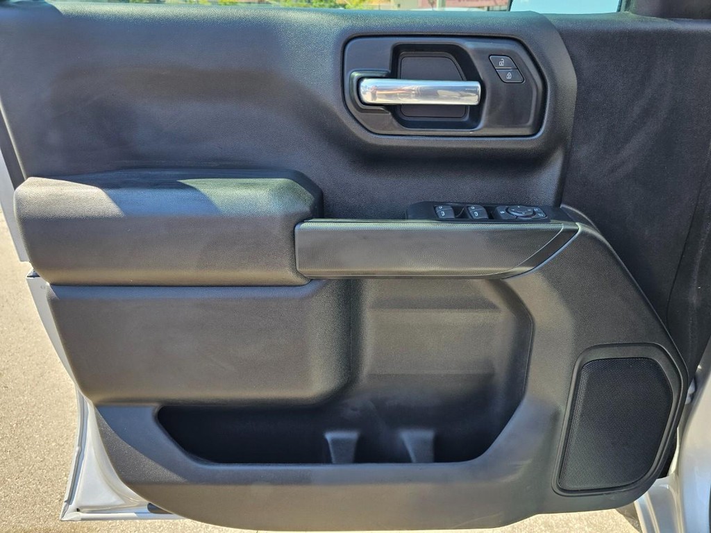 Chevrolet Silverado 1500 LTD Vehicle Full-screen Gallery Image 17