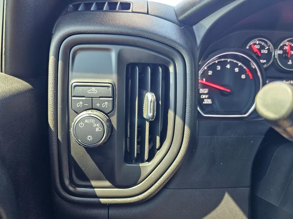 Chevrolet Silverado 1500 LTD Vehicle Full-screen Gallery Image 19