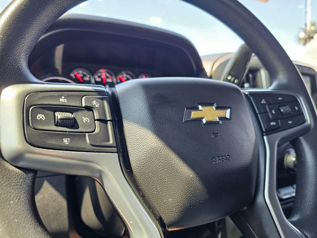 Chevrolet Silverado 1500 LTD Vehicle Full-screen Gallery Image 21