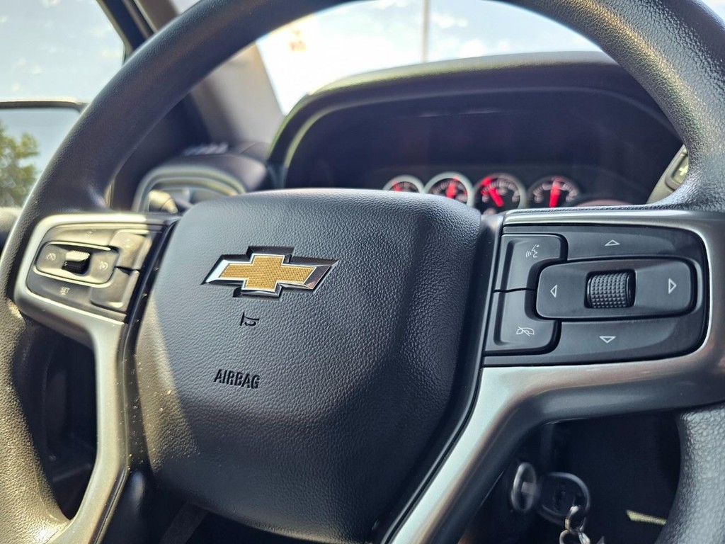 Chevrolet Silverado 1500 LTD Vehicle Full-screen Gallery Image 22