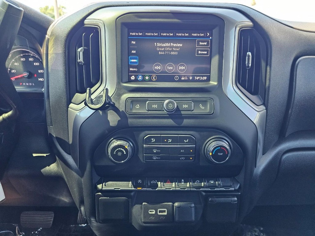 Chevrolet Silverado 1500 LTD Vehicle Full-screen Gallery Image 23
