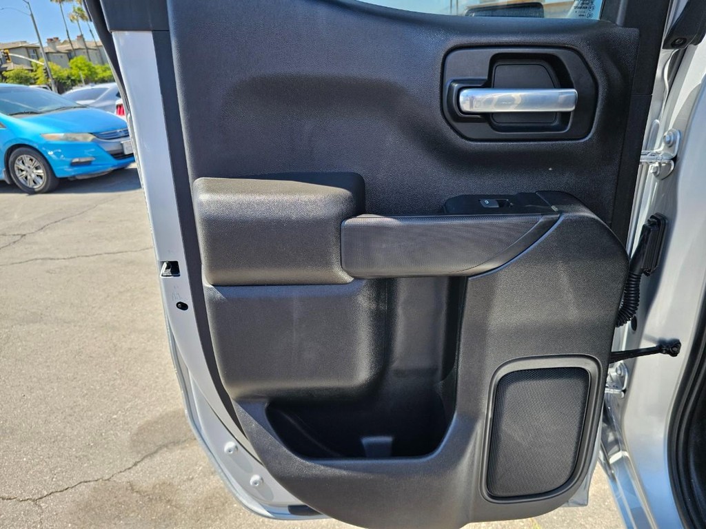Chevrolet Silverado 1500 LTD Vehicle Full-screen Gallery Image 25