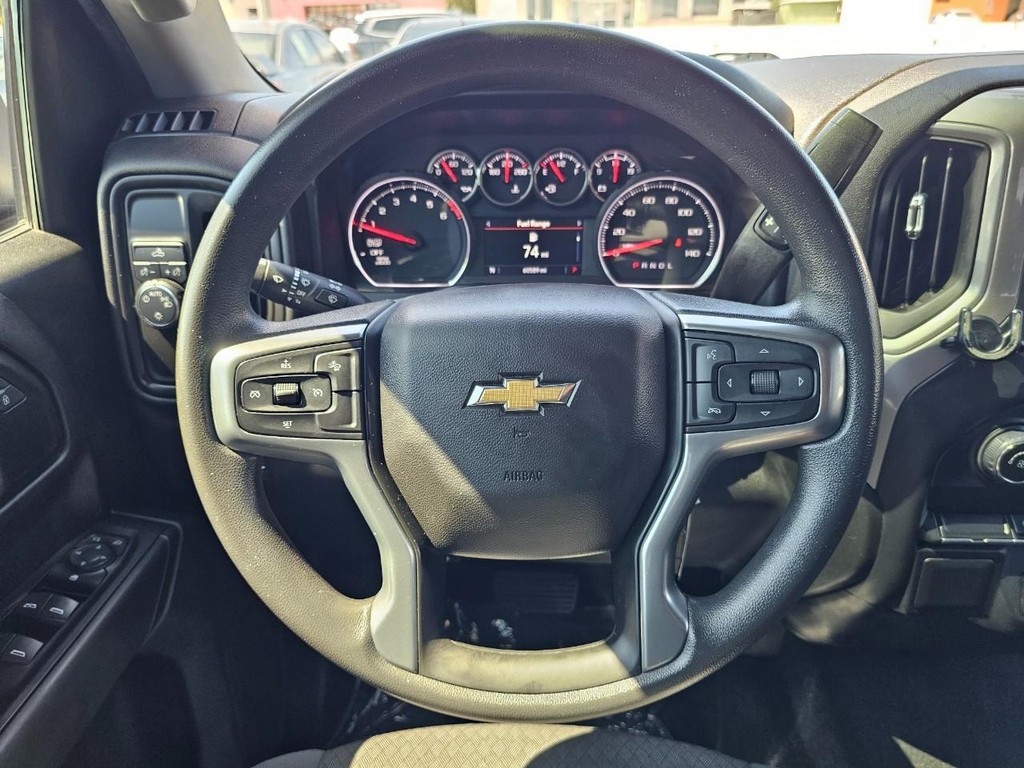 Chevrolet Silverado 1500 LTD Vehicle Full-screen Gallery Image 30