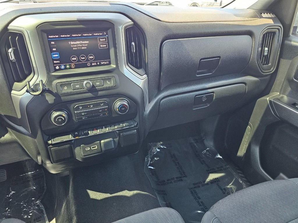 Chevrolet Silverado 1500 LTD Vehicle Full-screen Gallery Image 32