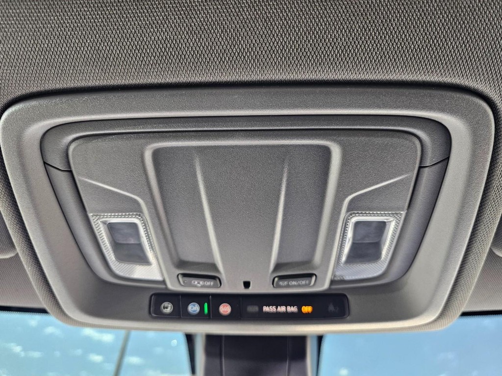 Chevrolet Silverado 1500 LTD Vehicle Full-screen Gallery Image 35