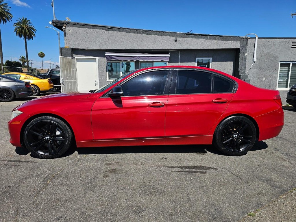 BMW 3 Series Vehicle Full-screen Gallery Image 2