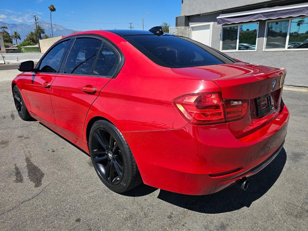 BMW 3 Series Vehicle Full-screen Gallery Image 3