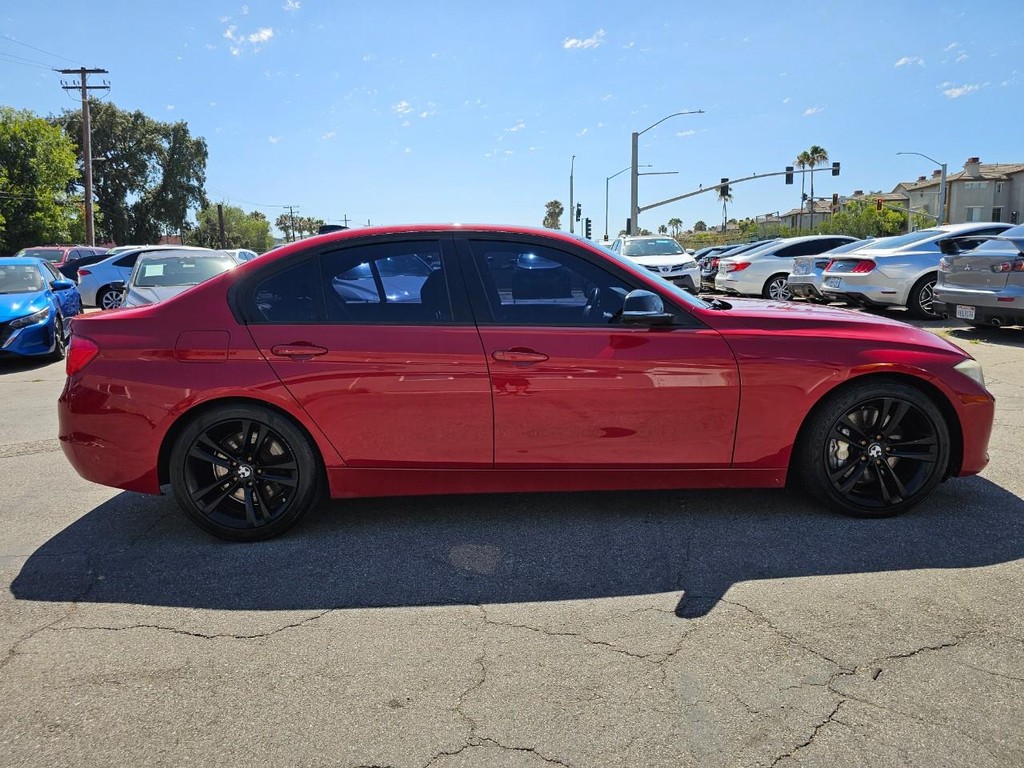 BMW 3 Series Vehicle Full-screen Gallery Image 6
