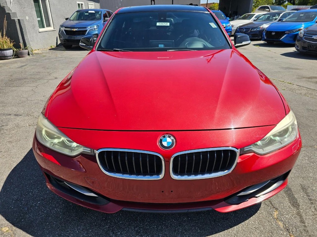 BMW 3 Series Vehicle Full-screen Gallery Image 8