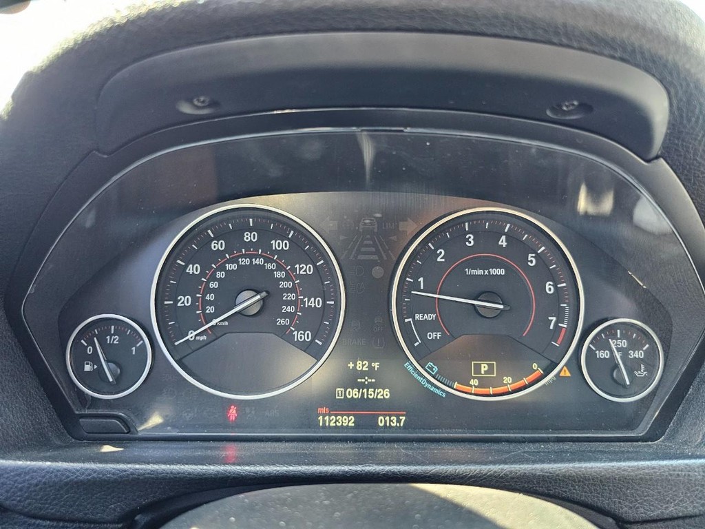 BMW 3 Series Vehicle Full-screen Gallery Image 19
