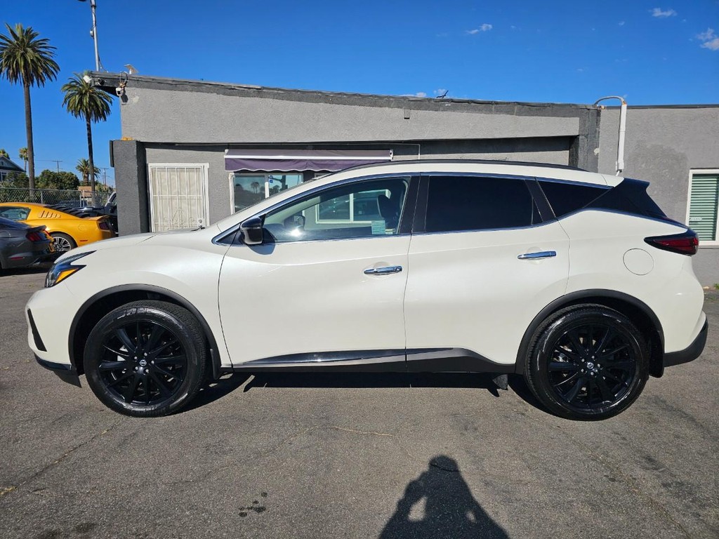 Nissan Murano Vehicle Full-screen Gallery Image 2