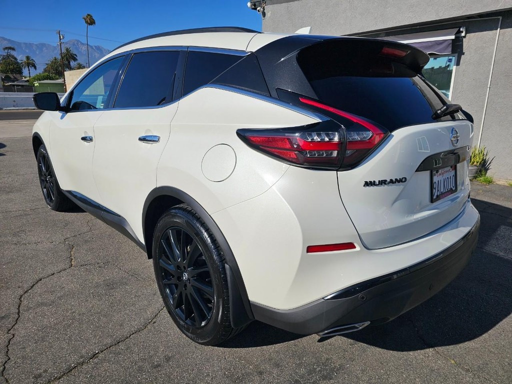 Nissan Murano Vehicle Full-screen Gallery Image 3