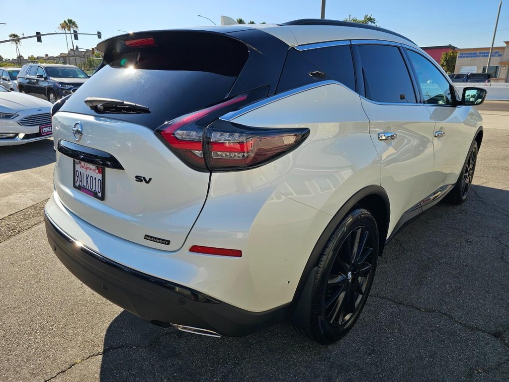 Nissan Murano Vehicle Full-screen Gallery Image 5