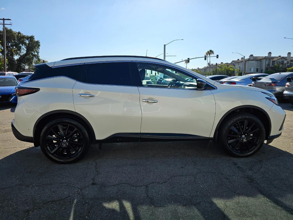 Nissan Murano Vehicle Full-screen Gallery Image 6
